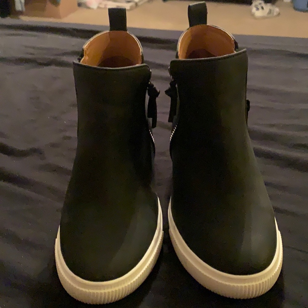 Wedge sneakers